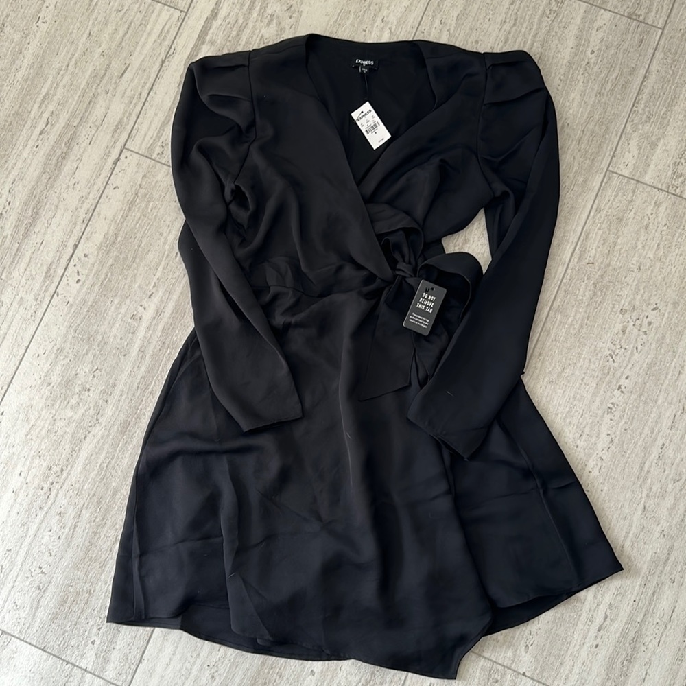 NWT- Women’s Express Long Sleeve Puffed Shoulder Low Cut Dress. Size medium.